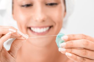 5 Benefits of Flossing Your Teeth