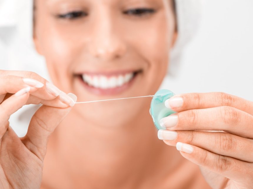 5 Benefits of Flossing Your Teeth