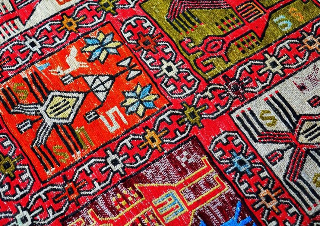 Modern Rug Designs And How To Pick One For Your Home