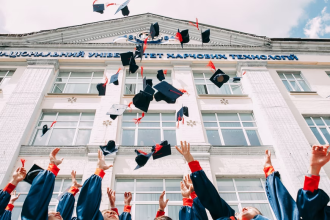 Struggling Student? Here are 5 Ways to Earn Money During College