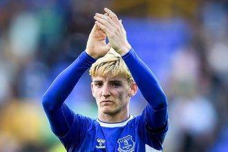 Paul Merson sends transfer warning to Anthony Gordon amid Chelsea speculations.