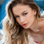 Naomi Swann Wiki, Bio, Net Worth, Boyfriend, Height, Weight, Age, Measurements