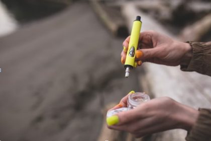 Vaping Behaviours to Avoid - According to the Etiquette Experts