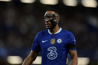 Jimmy Floyd Hasselbaink makes a bold Pierre-Emerick Aubameyang prediction and assesses Chelsea's Premier League winning chances.