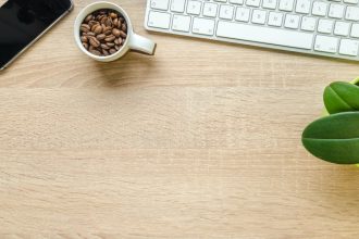 Keeping Your Desk Organized: 4 Tips