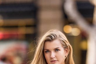 Mia Melano biography