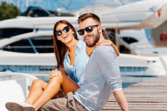 5 Reasons A Chartered Yacht Is The Perfect Venue
