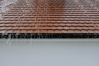 At What Point Should a Roof Be Replaced? Here Are 8 Signs