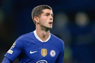Jamie Carragher sends a message to Christian Pulisic concerning his Chelsea future.