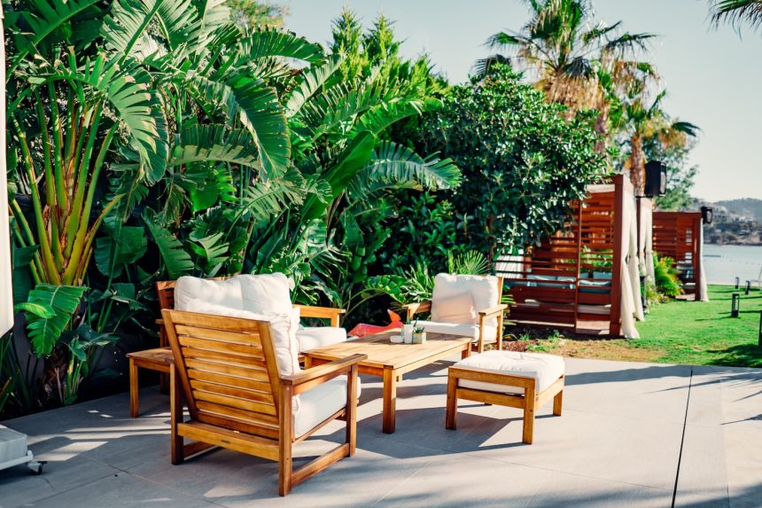 How to Decorate Your Garden Like a Pro (and What Items You'll Need)