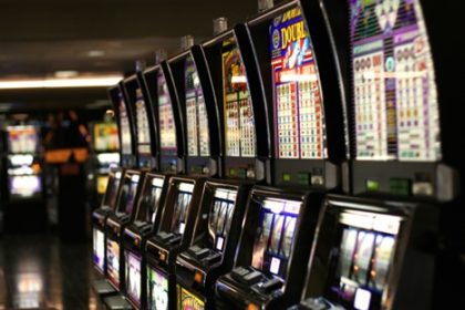 How to predict if a slot machine will make a hit?