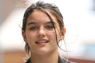 Suri Cruise (Tom Cruise's Daughter) Biography, Wiki, Net Worth, Age Occupation, Height, Measurement, Photos, and More.