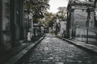 Mausoleum vs. In-Ground Burial: Which Is Right for You and Your Family?