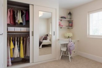 WHAT IS THE BEST WAY TO ORGANISE YOUR CHILD’S WARDROBE?