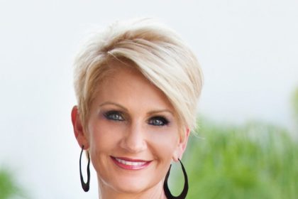 Brenda Warner (Kurt Warner's Spouse) Biography, Wiki, Net Worth, Family Background, Measurement, And More.