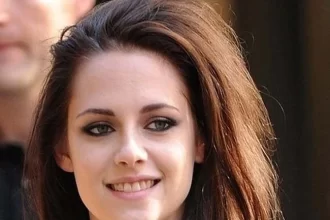 Kristen Stewart Biography, Wiki, Net Worth, Husband, Family Background, Measurement, And More