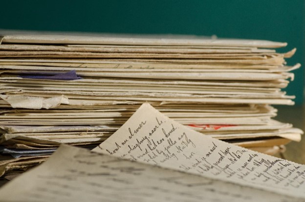 Pros and Cons of Buying Term Papers Online for Students