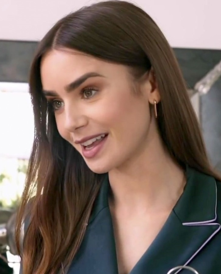 Lily Collins (Charlie McDowell Spouse) Biography, Wik, Net Worth, Age, Career, Height, Education, Measurement, Photos, and More