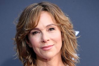 Jennifer Grey Biography, Wiki, Net Worth, Spouse, Family Background, Measurement, And More.