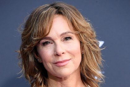 Jennifer Grey Biography, Wiki, Net Worth, Spouse, Family Background, Measurement, And More.