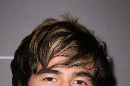Calum Hood Biography, Wiki, Net Worth, Career, Photos, More