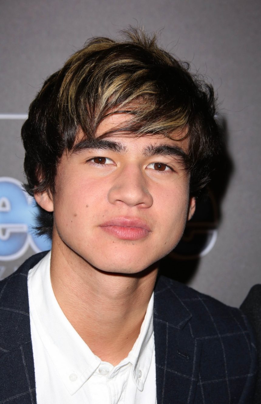 Calum Hood Biography, Wiki, Net Worth, Career, Photos, More