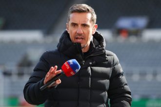 Gary Neville claims Arsenal can win the Premier League if they get all the 3 points on Sunday.