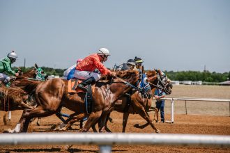 Top Tipsters to Follow in the UK Horse Racing Industry