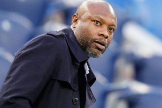 William Gallas send a transfer message to Mikel Arteta after the defeat to Manchester City.