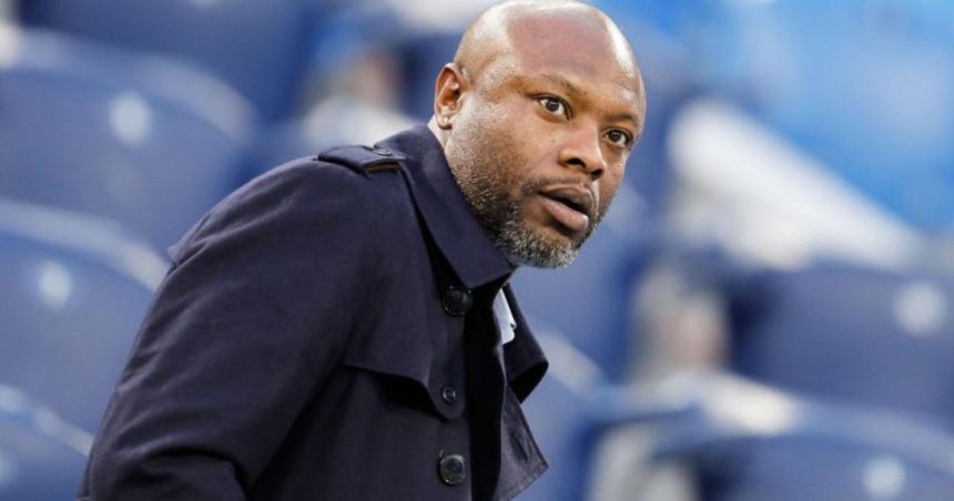 William Gallas send a transfer message to Mikel Arteta after the defeat to Manchester City.