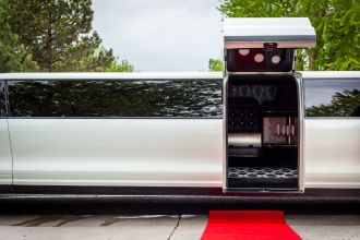 5 Reasons Why You Should Hire an Airport Limo Service