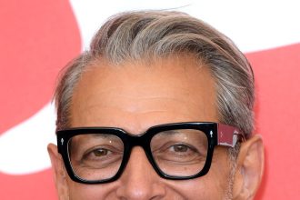 Jeff Goldblum's Wiki, Net Worth, Spouse, Family Background, Hot Photos, Measurement, And More.