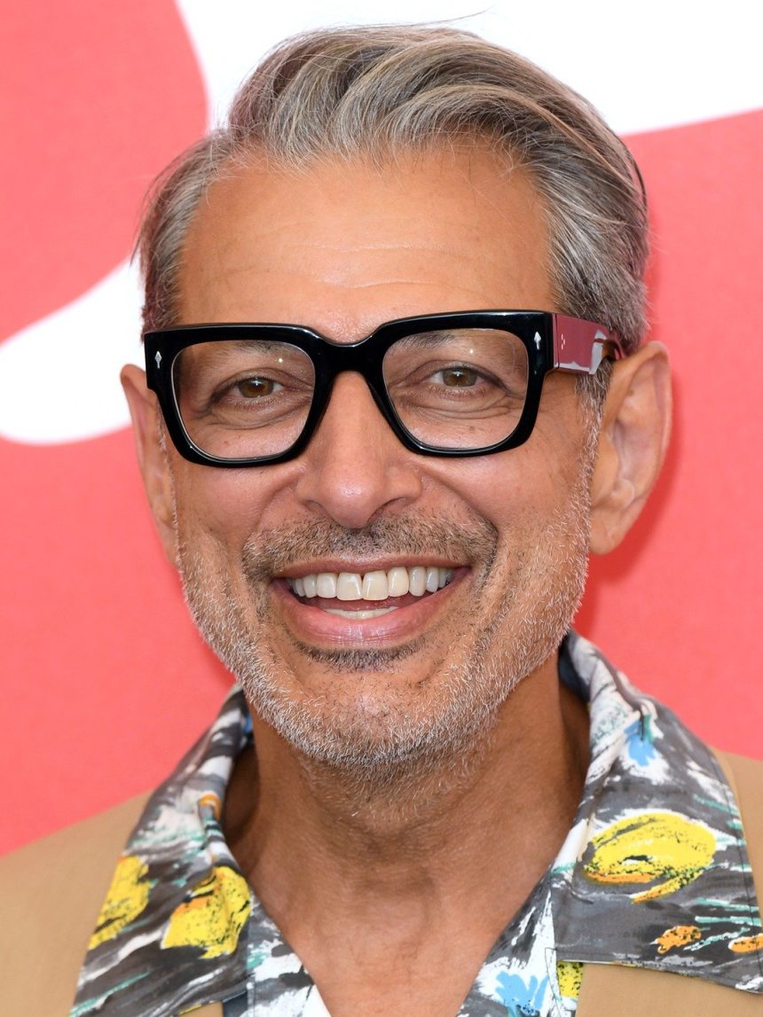 Jeff Goldblum's Wiki, Net Worth, Spouse, Family Background, Hot Photos, Measurement, And More.