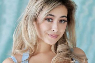 Chloe Surreal's Wiki, Net Worth, Spouse, Family Background, Hot Photos, Measurement, And More.