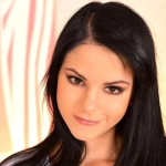 Jessyka Swan Bio, Wiki, Net Worth, Career, Personal Life, Height, Measurement, Photos, and More