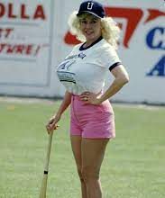 Morganna Roberts (The Kissing Bandit) Wiki, Net Worth, Spouse, Family Background, Hot Photos, Measurement, And More.