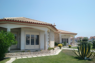 Villa vs House: Choosing the Right Place to Purchase or Invest In