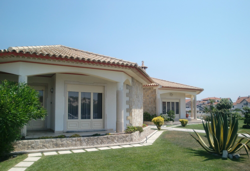 Villa vs House: Choosing the Right Place to Purchase or Invest In