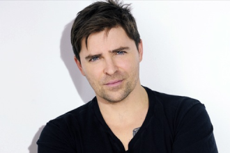 Kavan Smith’s Wiki, Net Worth, Spouse, Family Background, Hot Photos, Measurement, And More.