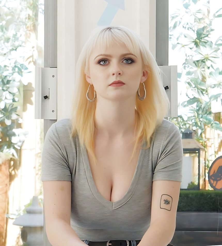 Carrie Sage's Wiki, Bio, Net Worth, Husband, Family Background, Photos, Measurement, And More.