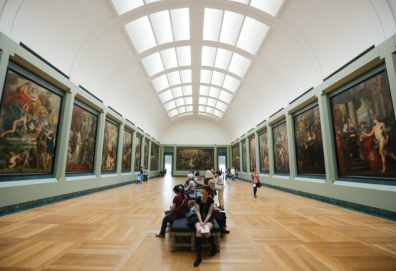 Experiencing the Grandeur of the Louvre Museum