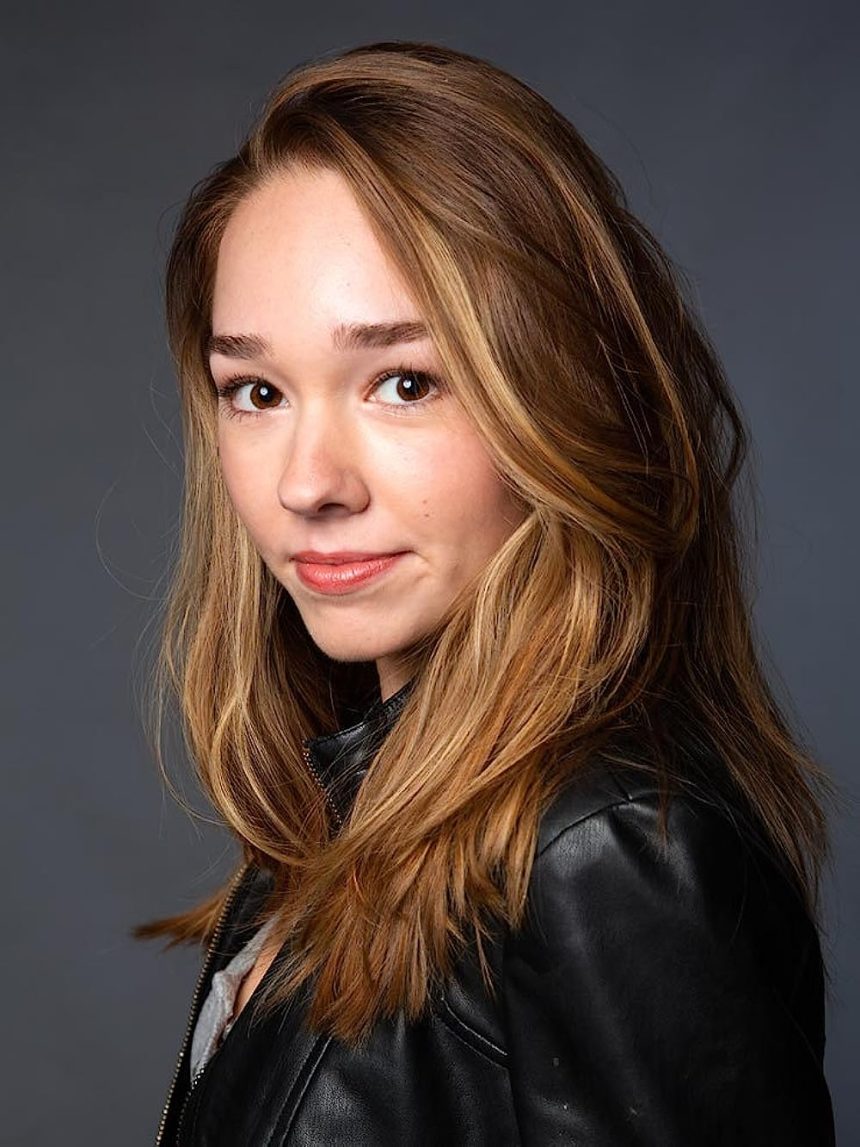 Holly Taylor's Wiki, Net Worth, Spouse, Family Background, Hot Photos, Measurement, And More.