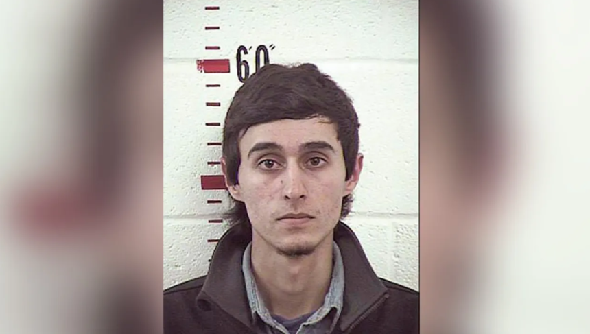 Teen Sextortion Victim Foils Middle