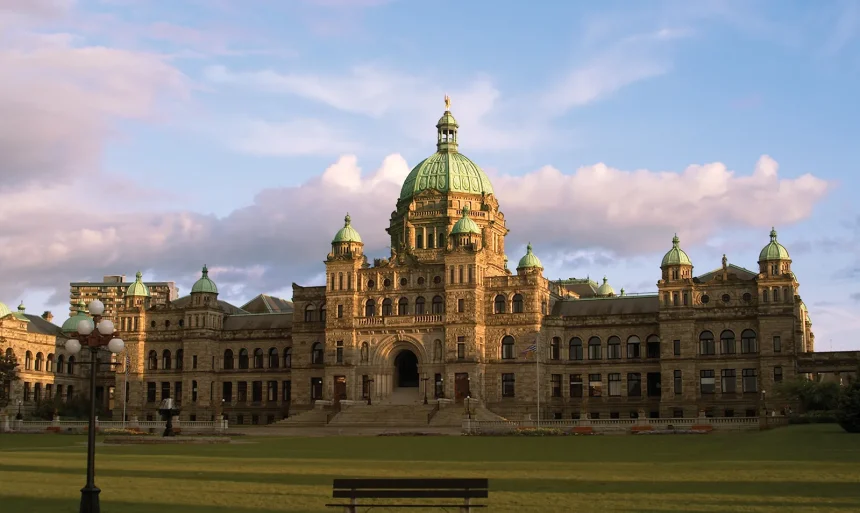 How to get a scholarship at the University of Victoria
