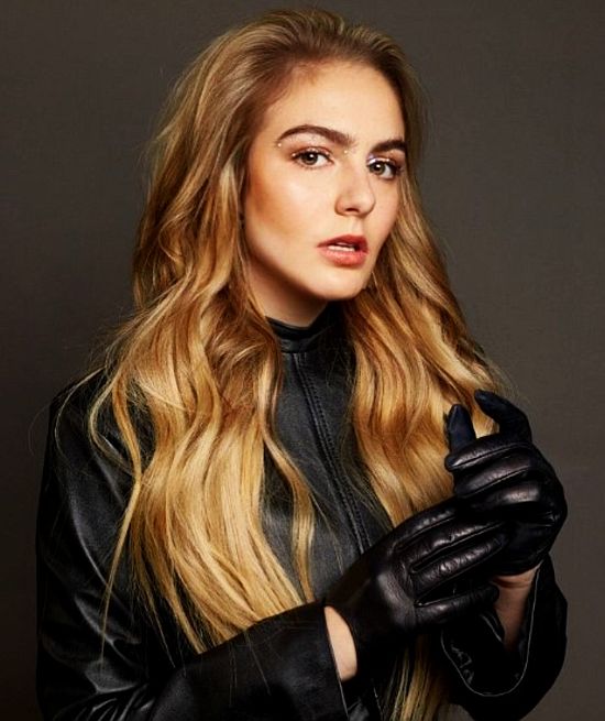 Regina Pavon's Wiki, Net Worth, Spouse, Family Background, Hot Photos, Measurement, And More.