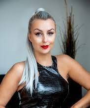 Nanoe Vaesen's Wiki, Bio, Net Worth, Husband, Family Background, Photos, Measurement, And More.