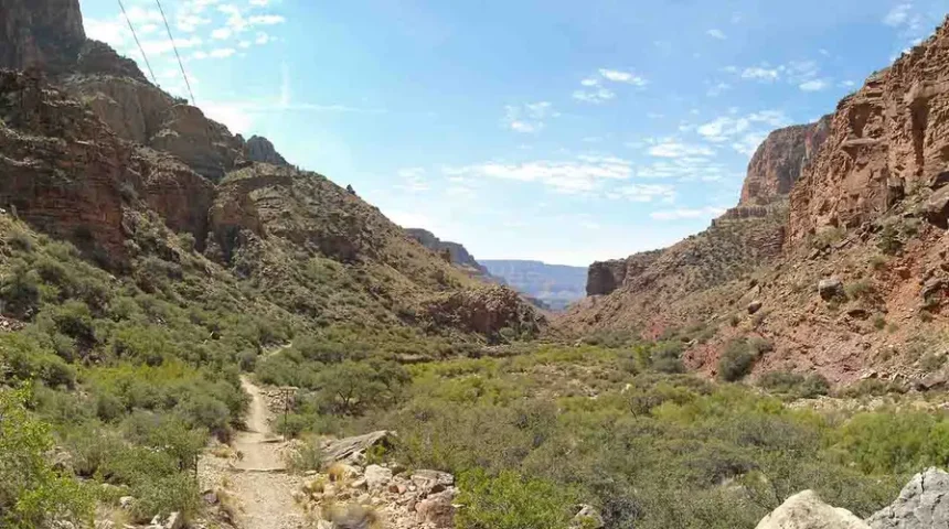Grand Canyon hiker dies trying rim-to-rim in one day.