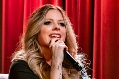 Avril Lavigne's Net worth, Biography, Career, Personal Life, Social Media, and More.