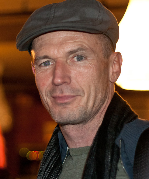 Toby Huss Biography, Net Worth, Age, Spouse, Career, & More.