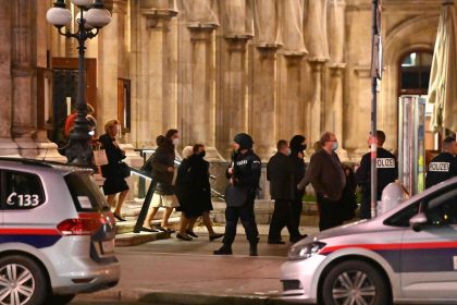 Vienna street shooting injures 4